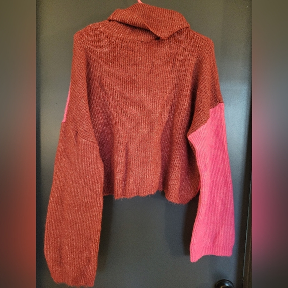 XXL cropped sweater in red & pink color block - Picture 2 of 3